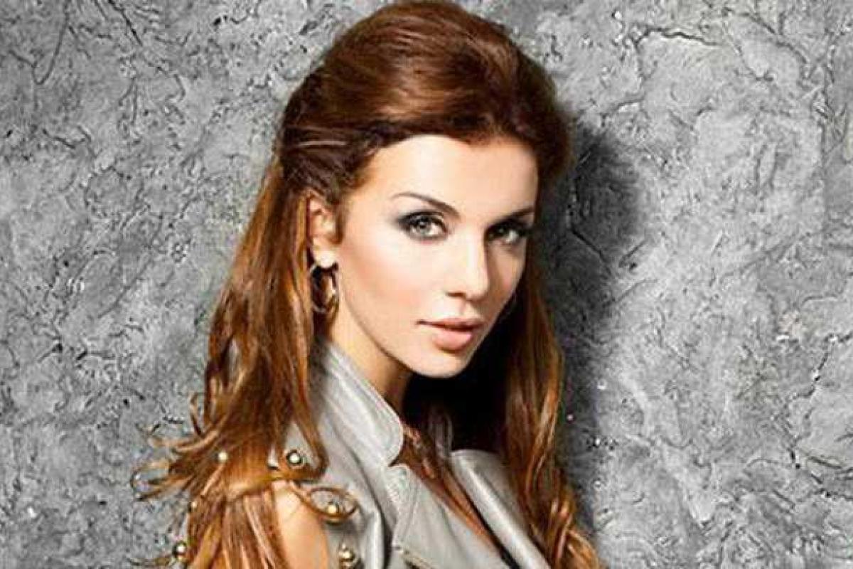 Анна Седокова показала "стальной" пресс и шикарную грудь