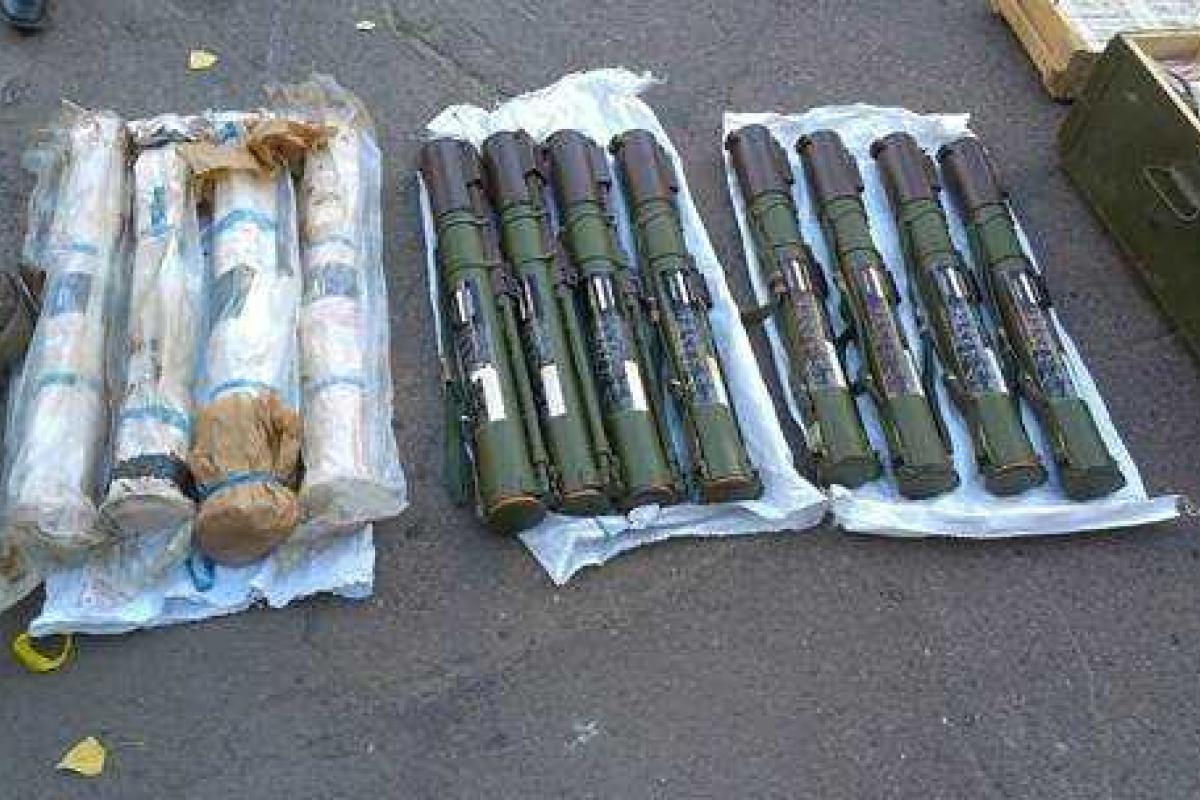 Возле города Счастье сотрудники СБУ обнаружили крупный схрон с оружием