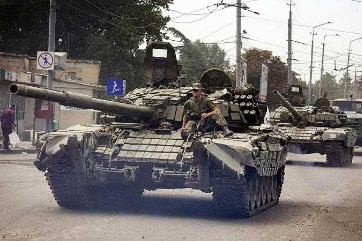 Тымчук: боевики "ДНР" в Донецке проводят передислокацию техники и живой силы Тымчук: боевики "ДНР" в Донецке проводят передислокацию техники и живой силы