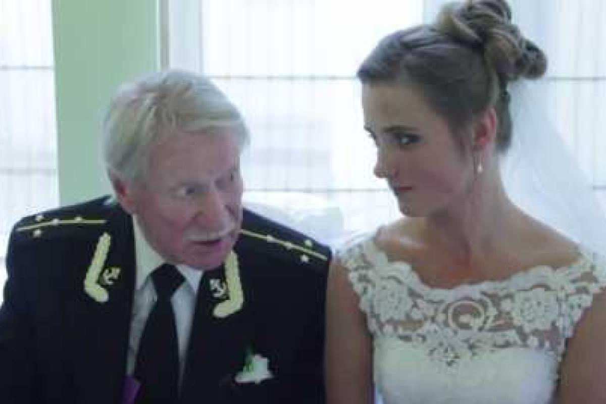 Молодожены Краско-Шевель всю брачную ночь разглядывали подаренное добро Молодожены Краско-Шевель всю брачную ночь разглядывали подаренное добро