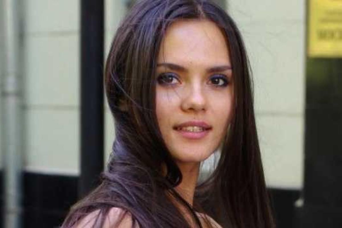 Экс-участница группы "Фабрика" стала приверженкой нудизма и гуляет голой в Америке Экс-участница группы "Фабрика" стала приверженкой нудизма и гуляет голой в Америке