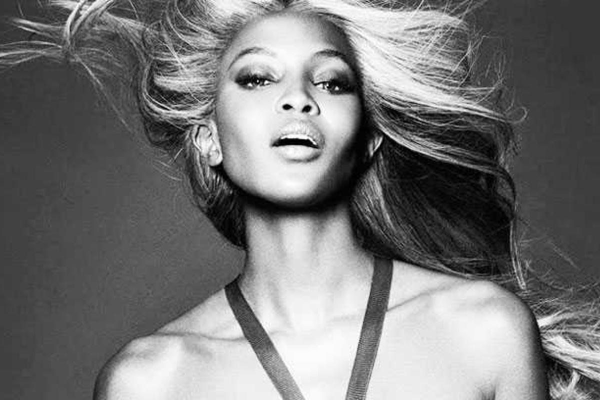 Наоми Кэмпбелл в 45 продолжает сниматься в эротических фотосессиях