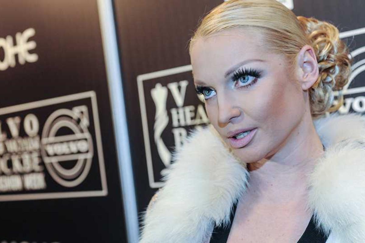 Балерину Волочкову на турецкой таможне спасли пуанты и фирменные футболки 