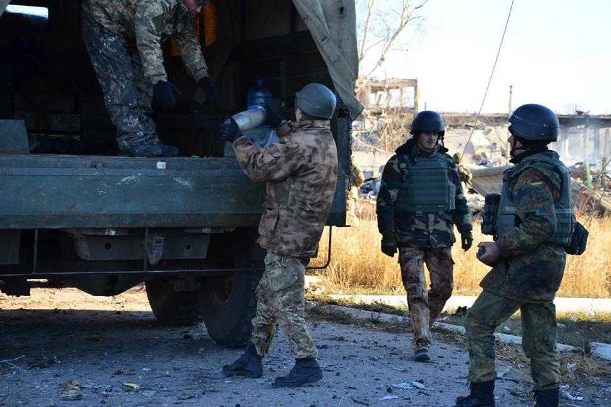 В Сватово продолжают расчистку территорий от неразорвавшихся боеприпасов