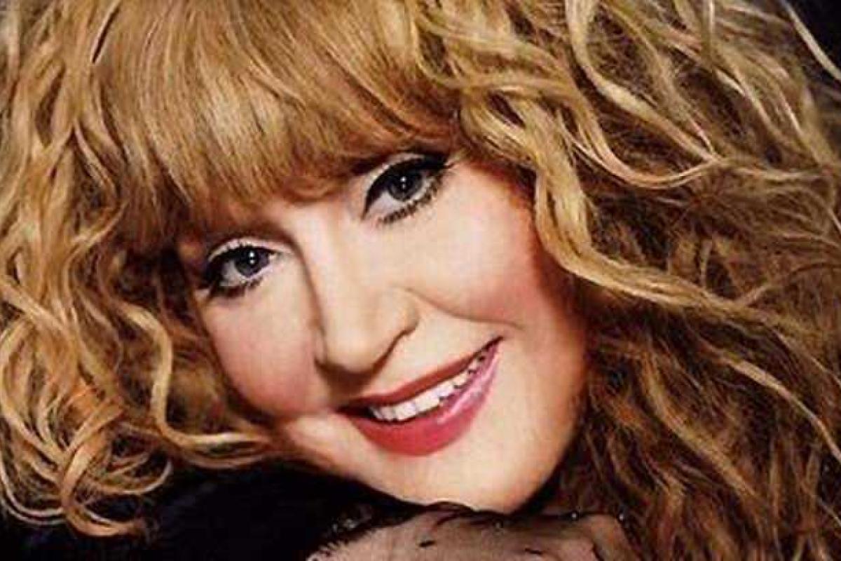 Ритуальные таблички с портретом Аллы Пугачевой уже год продают в Набережных Челнах