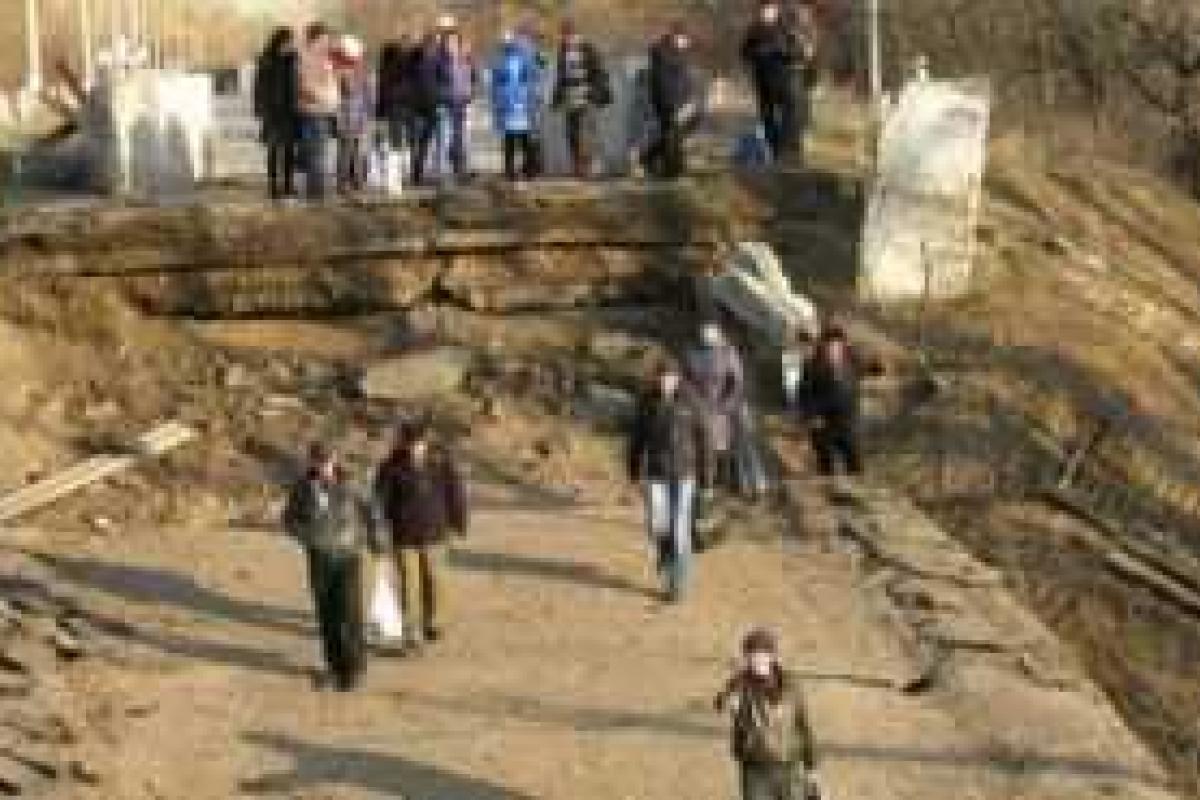 На пункте пропуска в Станице Луганской собралась очередь по обе стороны линии разграничения