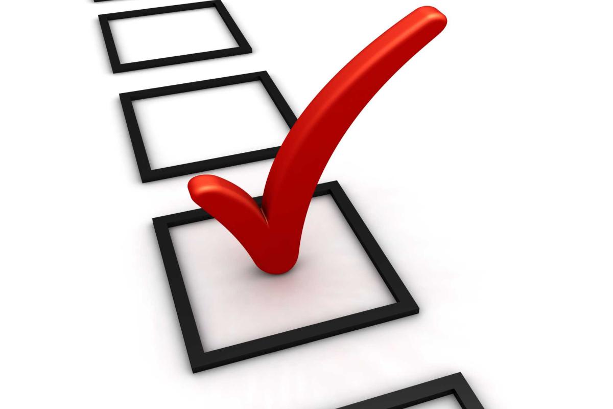 На избирательный участок в Бердянске мужчина прихватил с собой телохранителя с автоматом