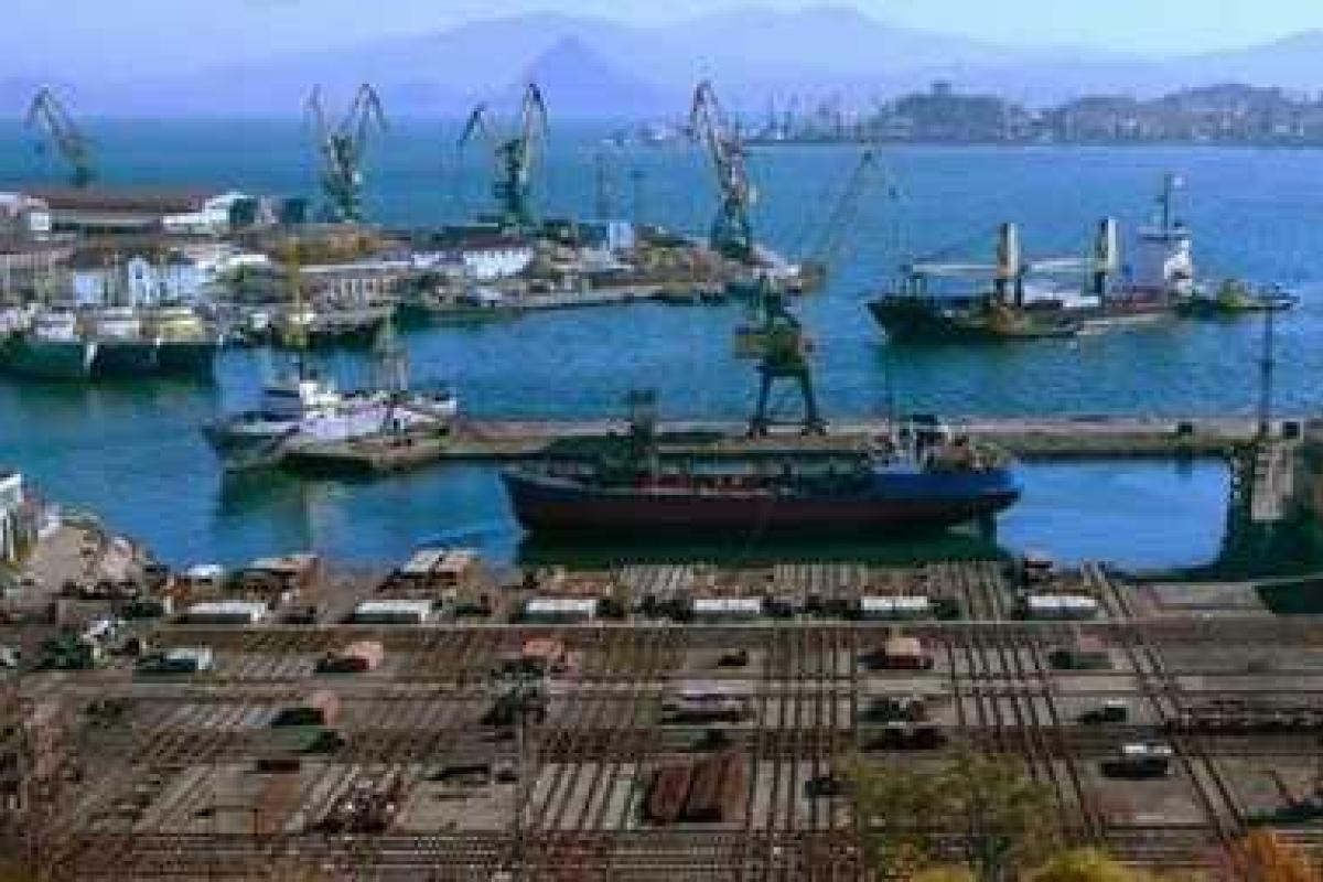 В российском порту Находка из-за задолженности по зарплате бастуют украинские моряки В российском порту Находка из-за задолженности по зарплате бастуют украинские моряки