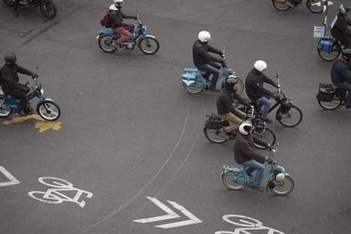 Французские мотоциклисты митингуют: в стране могут запретить использование мотоциклов Французские мотоциклисты митингуют: в стране могут запретить использование мотоциклов