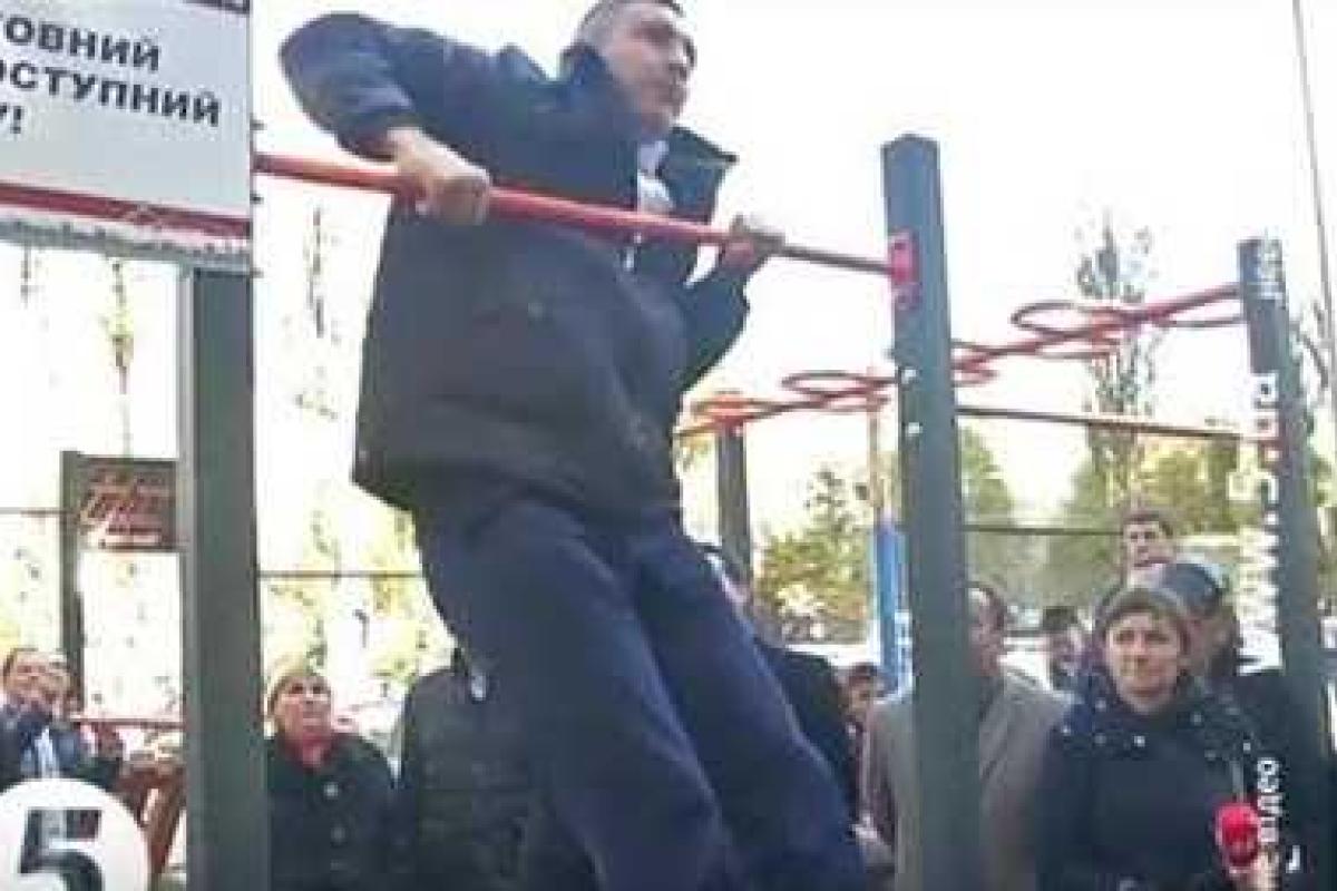 Виталия Кличко обозвали "сосиской" во время презентации новой спортивной площадки Виталия Кличко обозвали "сосиской" во время презентации новой спортивной площадки