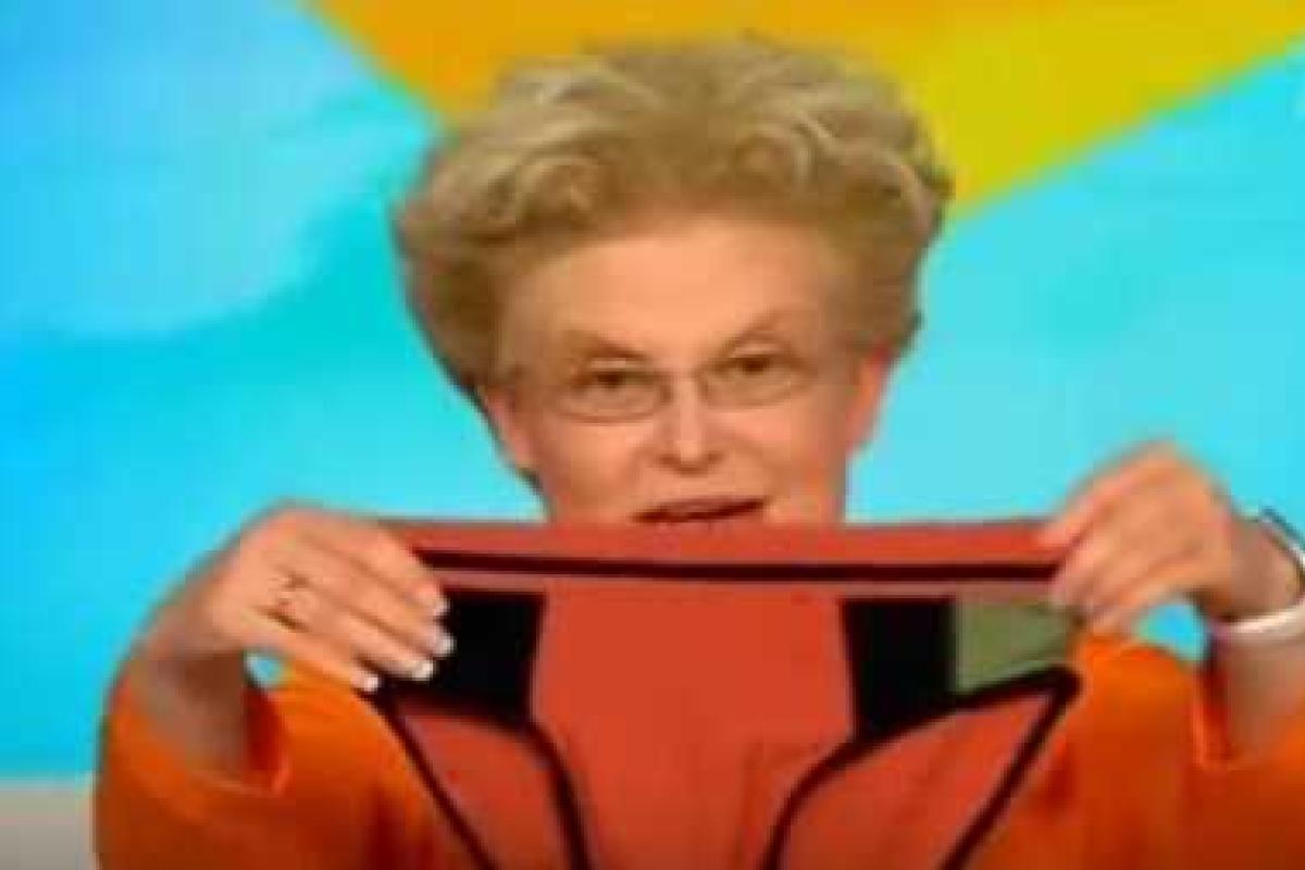 Хватит рыдать над безденежьем: россиян учат из мужских трусов делать женские топы Хватит рыдать над безденежьем: россиян учат из мужских трусов делать женские топы