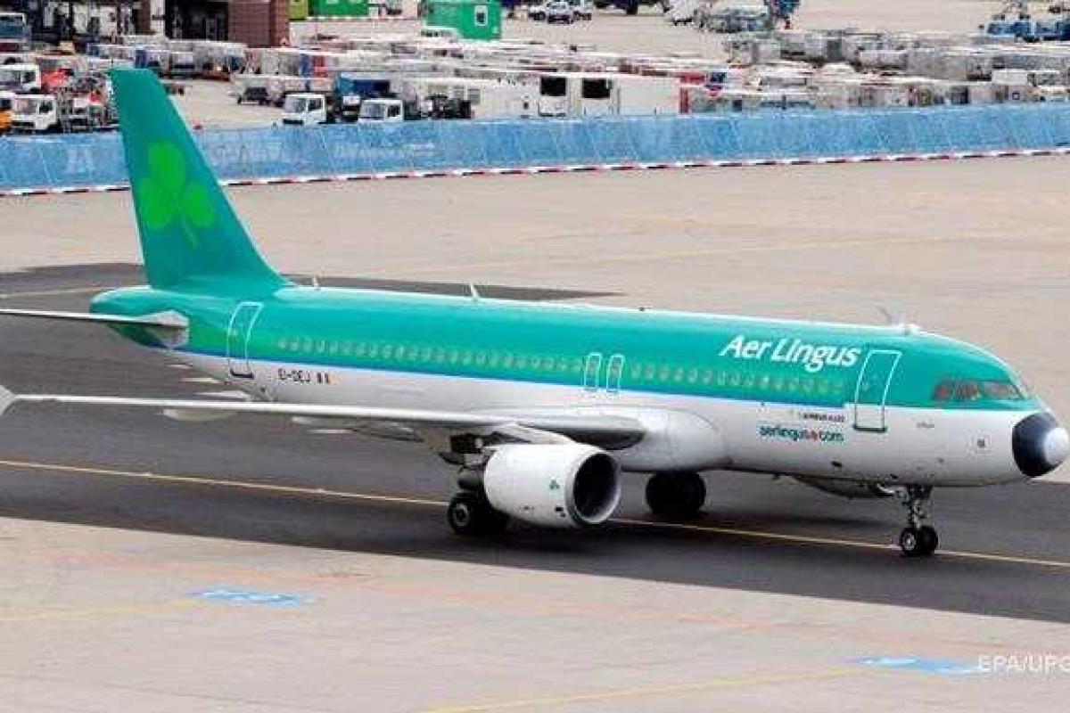 ЧП на борту авиалайнера: молодой пассажир умер, успев искусать соседа