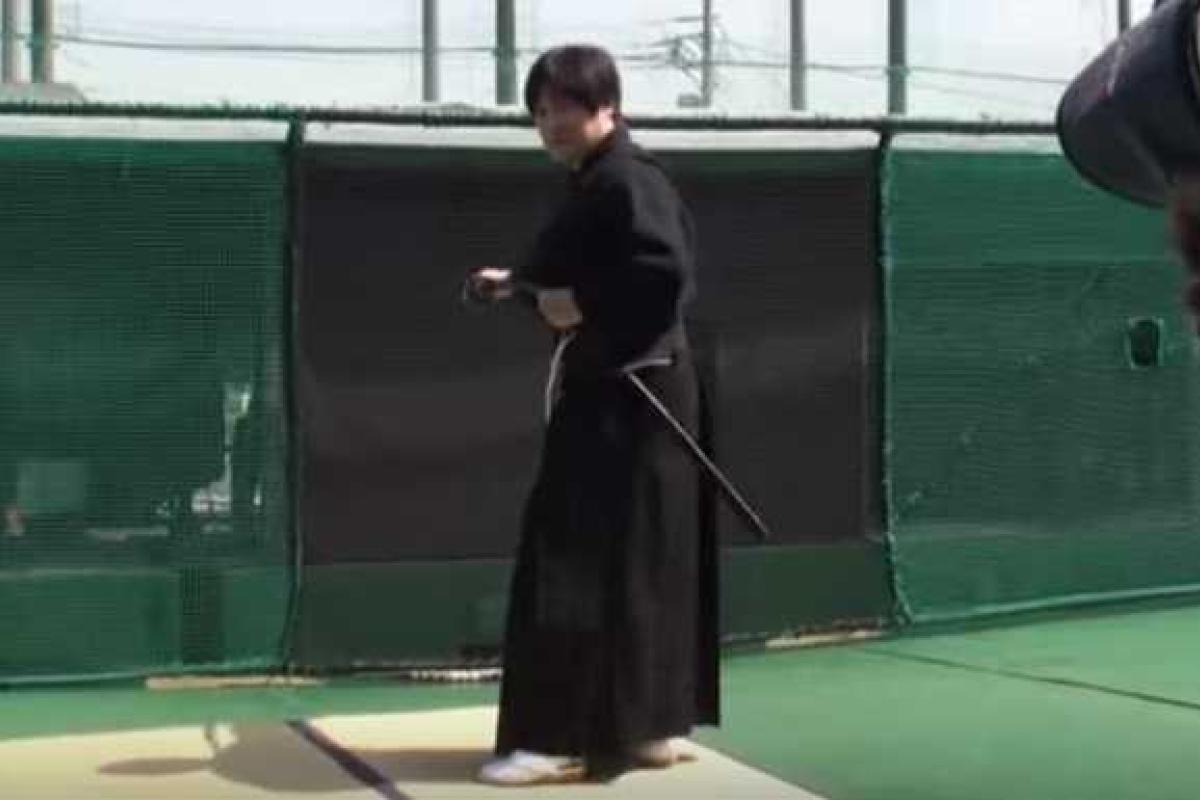 Интернет-хитом стало видео ловкого самурая на теннисном корте