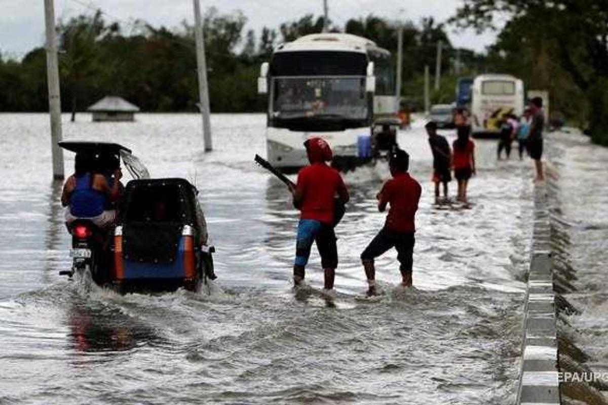 На Филиппинах бесчинствует тайфун "Коппу", есть жертвы и разрушения