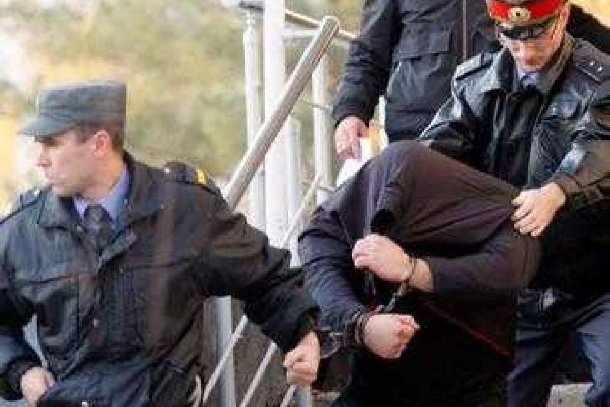 Сотрудники московского УГРО провели спецоперацию по задержанию "воров в законе" во время сходки Сотрудники московского УГРО провели спецоперацию по задержанию "воров в законе" во время сходки