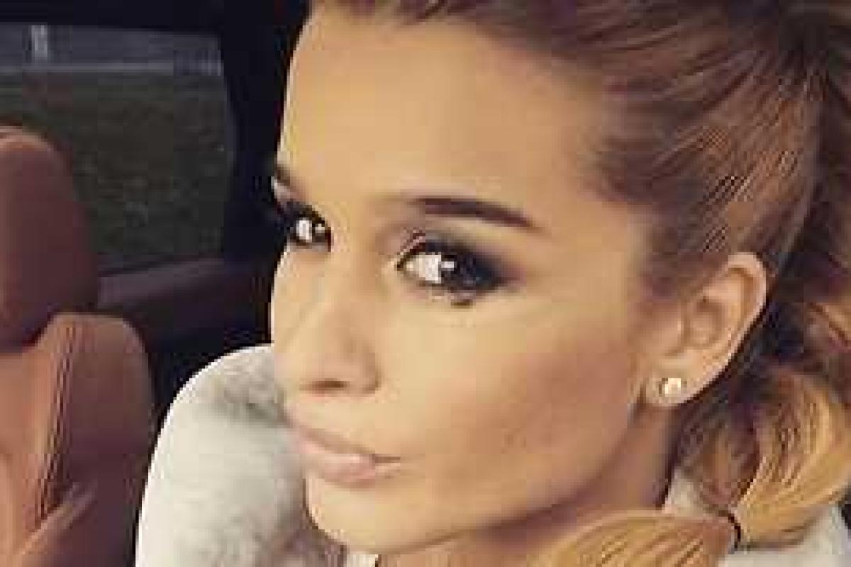 Ксения Бородина перестала перед камерами прятать округлившийся живот