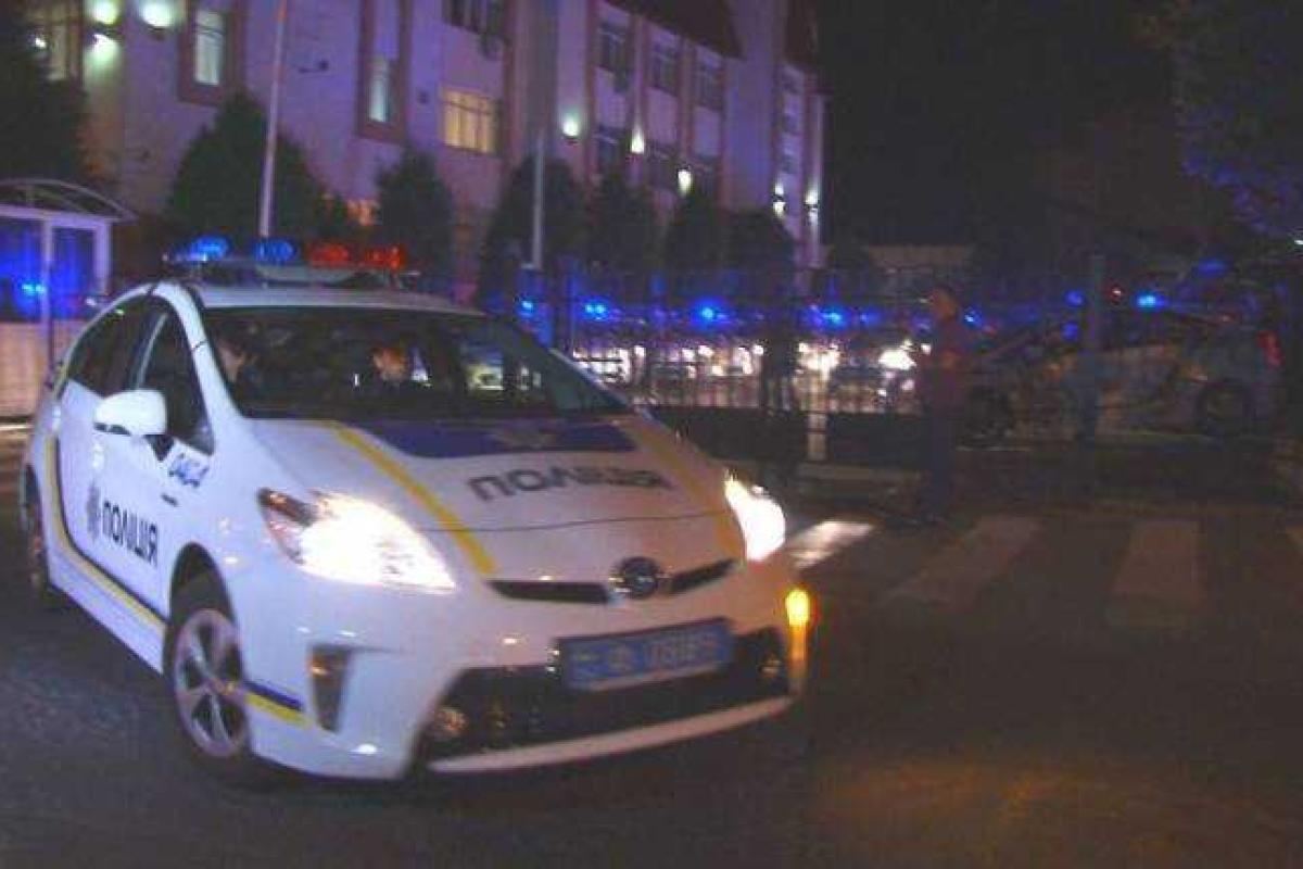 Видео необычного задержания девушки-водителя, которая рискнула припарковаться на пешеходном переходе