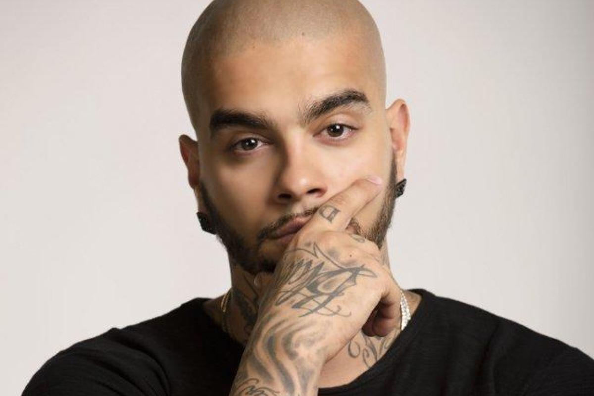 Тимати уже учит дочь Алису играть на фортепиано