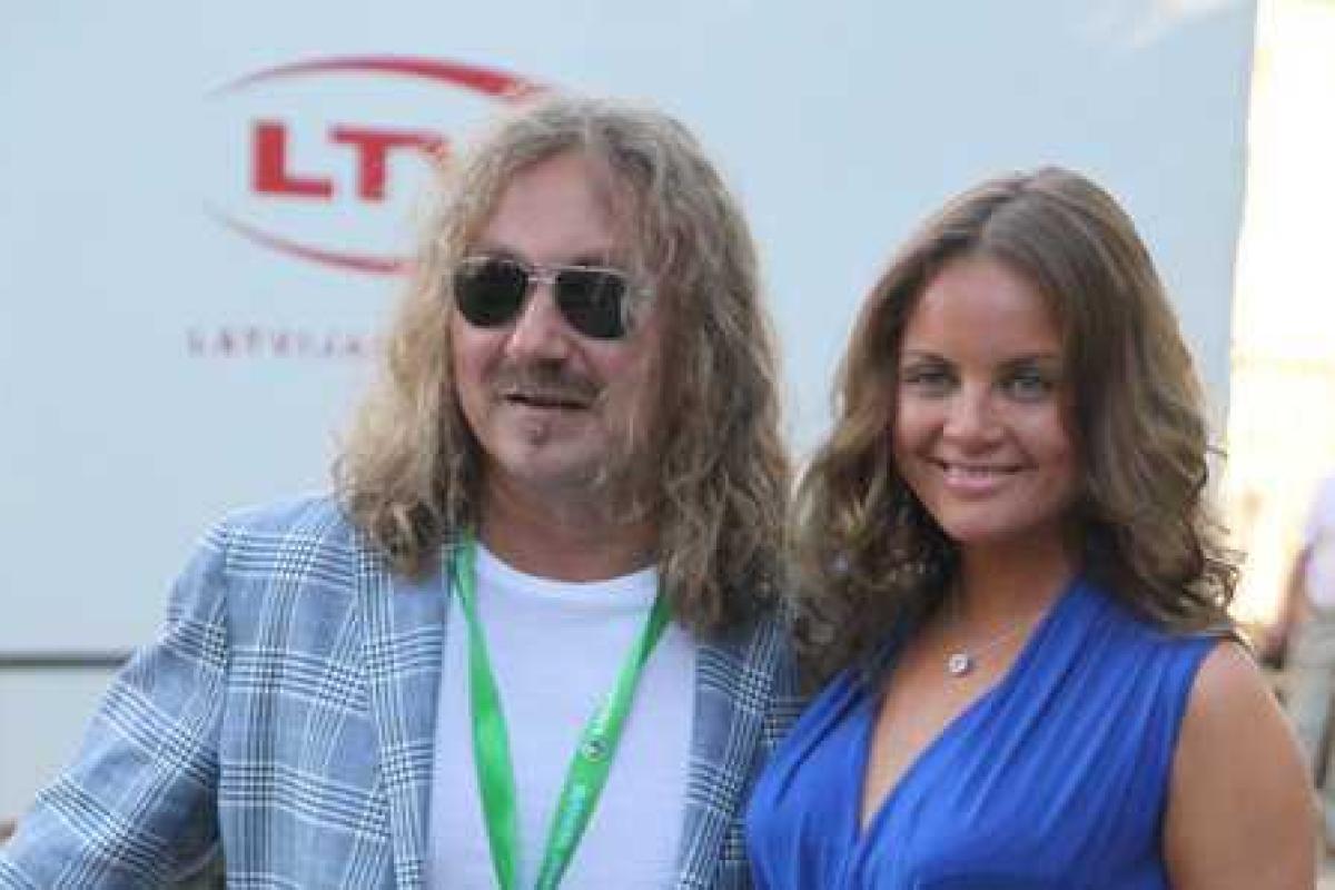 Жена Игоря Николаева показала фото из "беременной" фотосессии