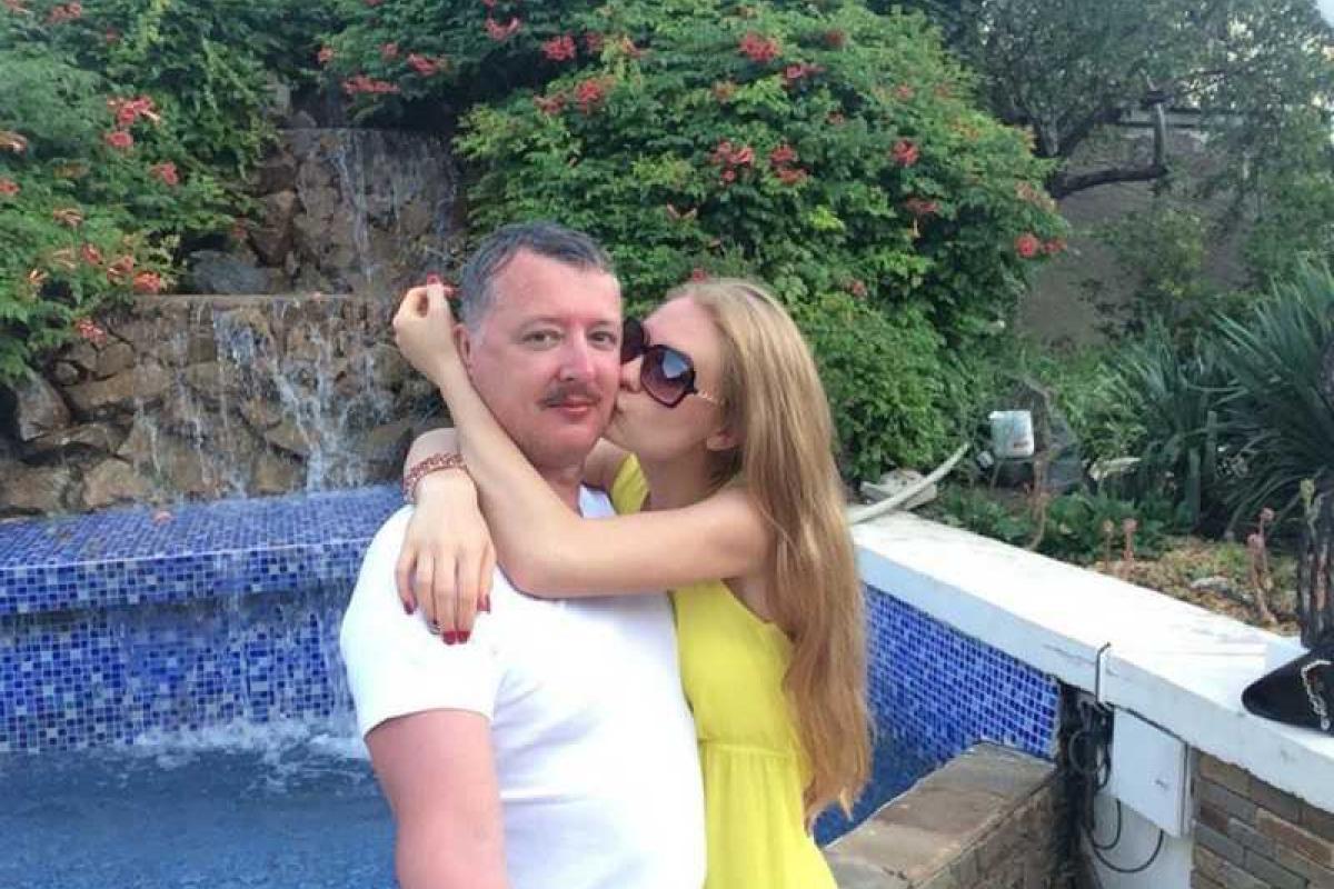 Крымчанка, жена Гиркина-Стрелкова показала на фото, как она счастлива с мужем 