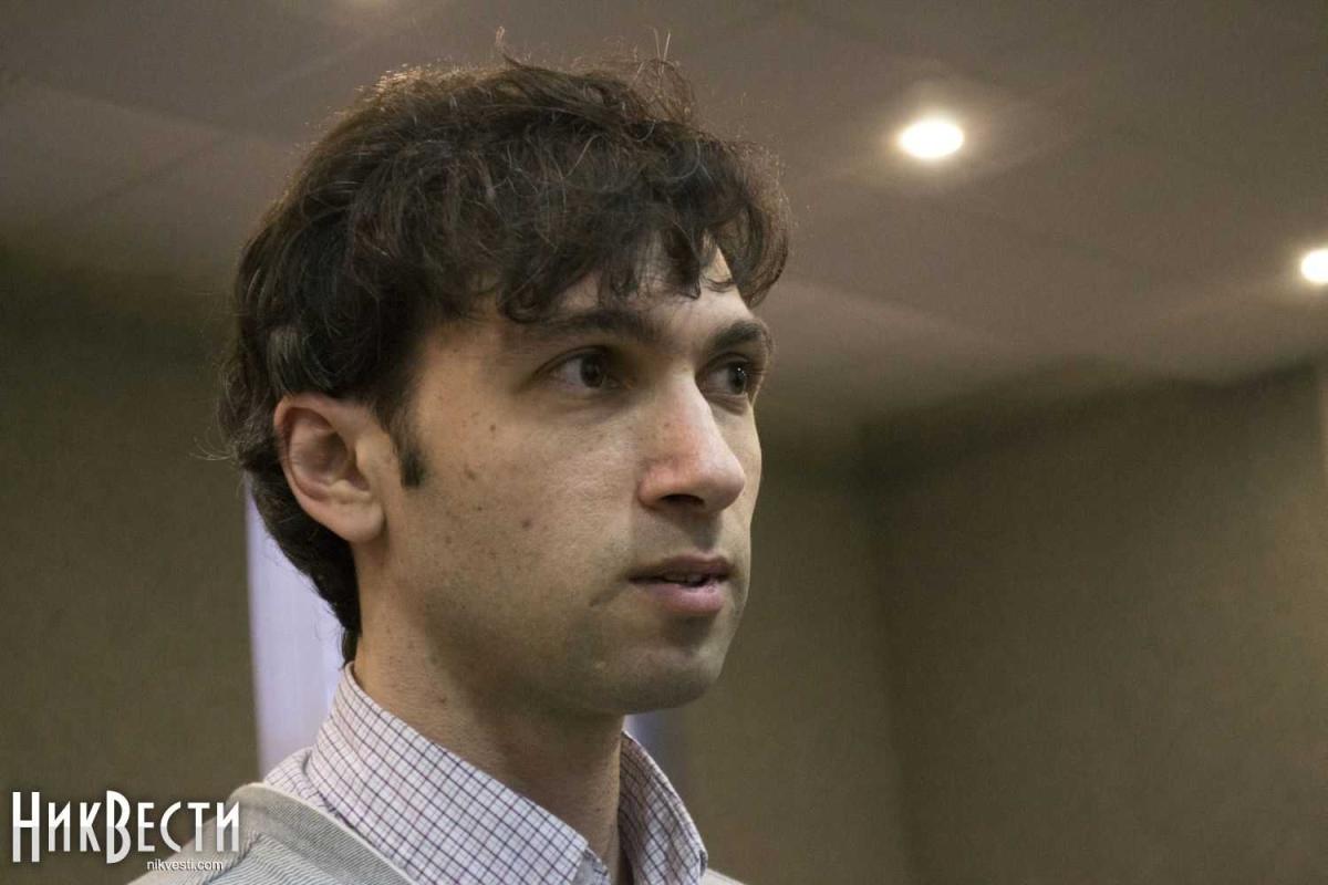 Байрозян: Грубо нарушив закон, с избирательного участка в Николаеве ночью вывезли печати комиссии Байрозян: Грубо нарушив закон, с избирательного участка в Николаеве ночью вывезли печати комиссии