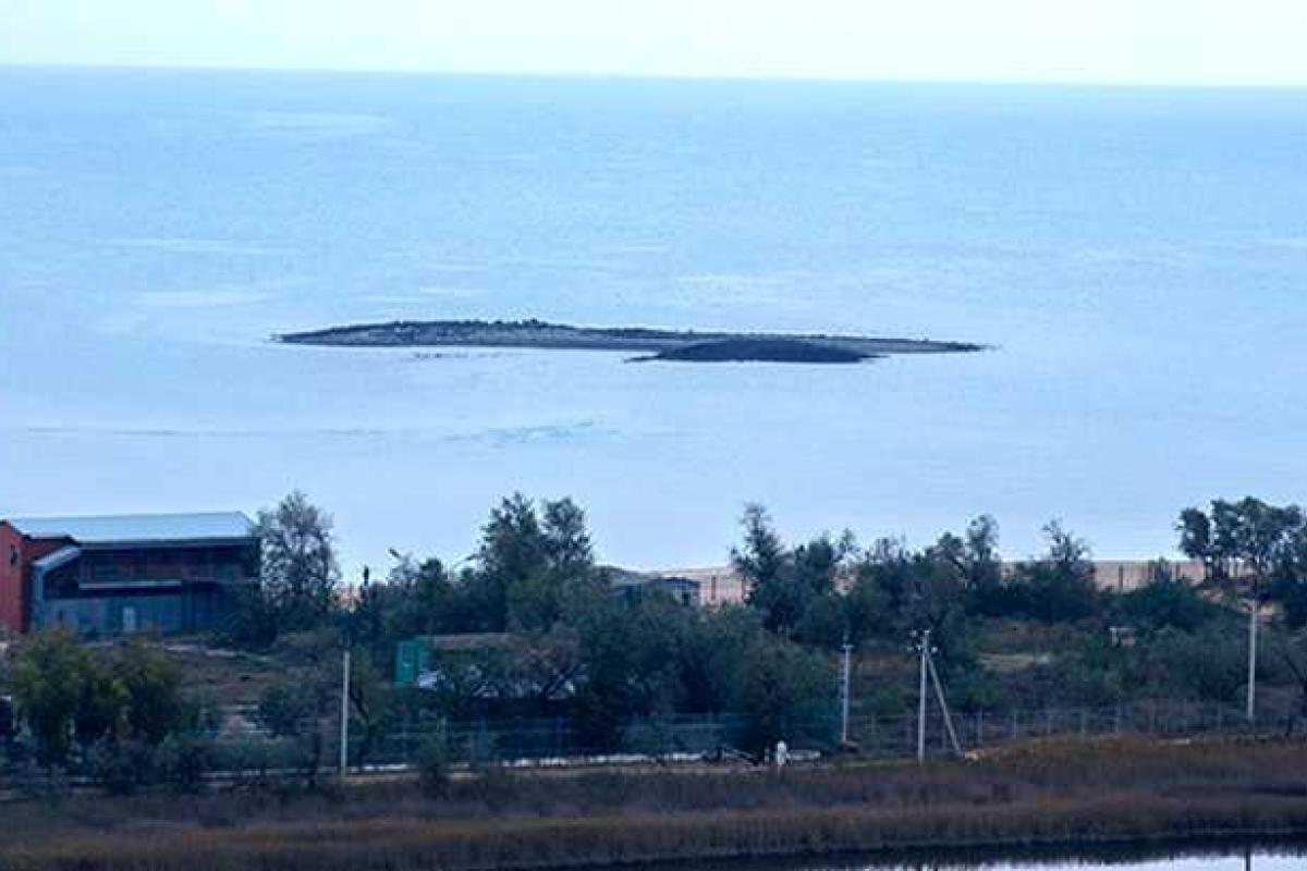 Недалеко от Керченского пролива проснулся грязевой вулкан и вырос остров. Видео Недалеко от Керченского пролива проснулся грязевой вулкан и вырос остров. Видео