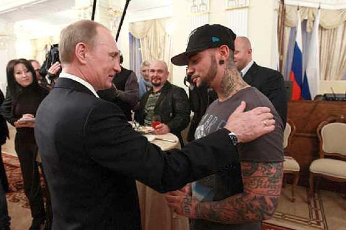 Советский подхалимаж: Тимати перекрыл Красную площадь Москвы, чтобы записать оду Путину