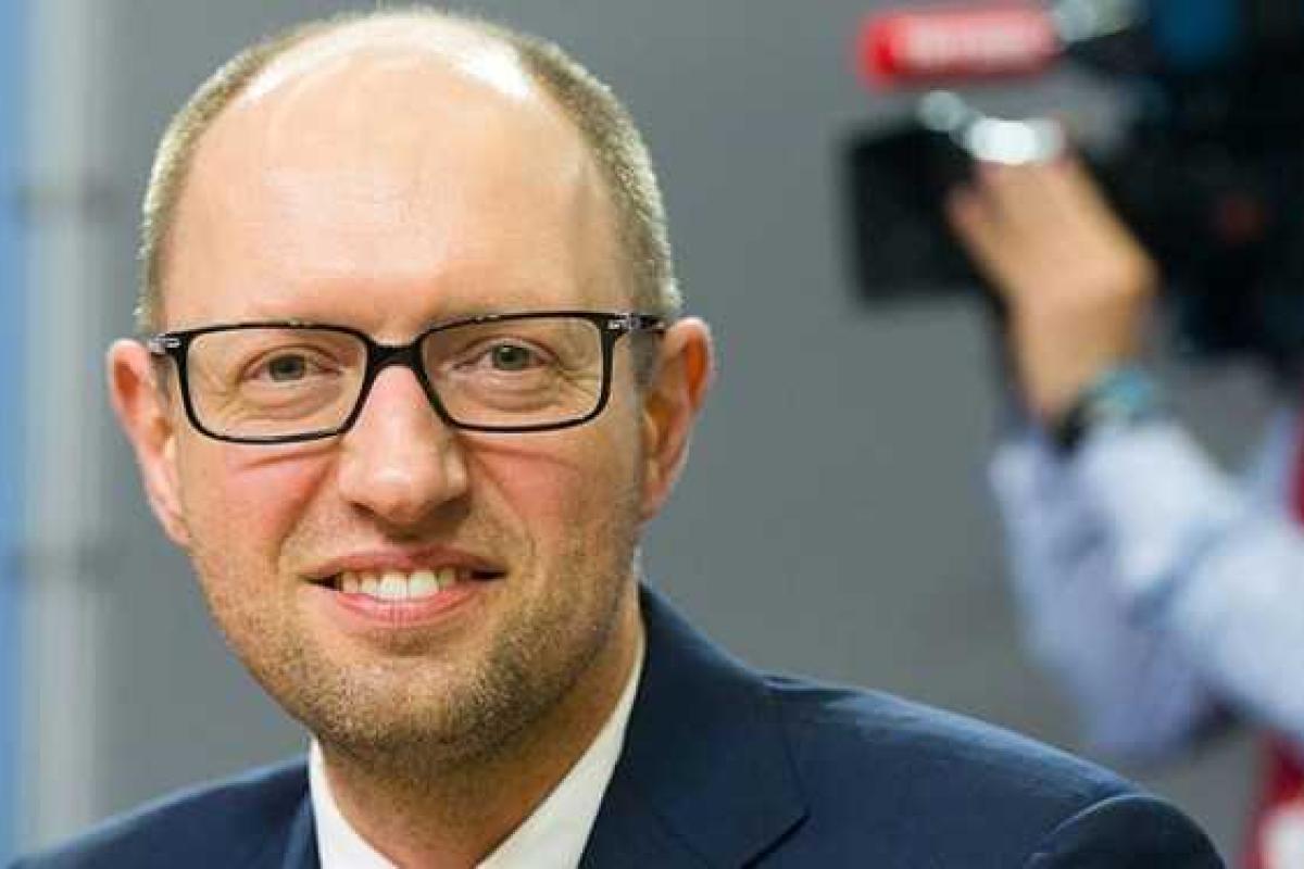 Яценюк: отопительный сезон пройдем, средства на это есть