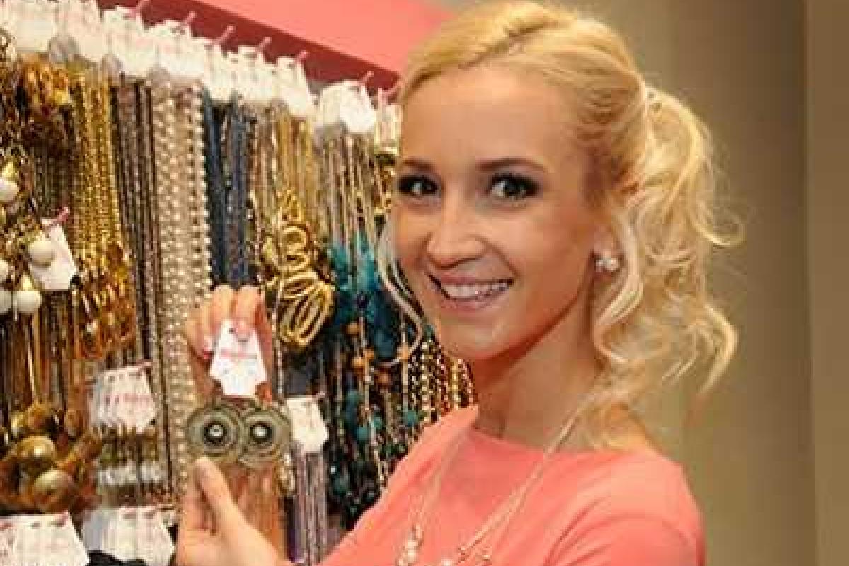 Ольга Бузова выглядит как "недозревшая" звезда - историк моды