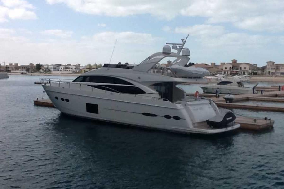 Райсуд Киева арестовал яхту беглого олигарха Сергея Курченко