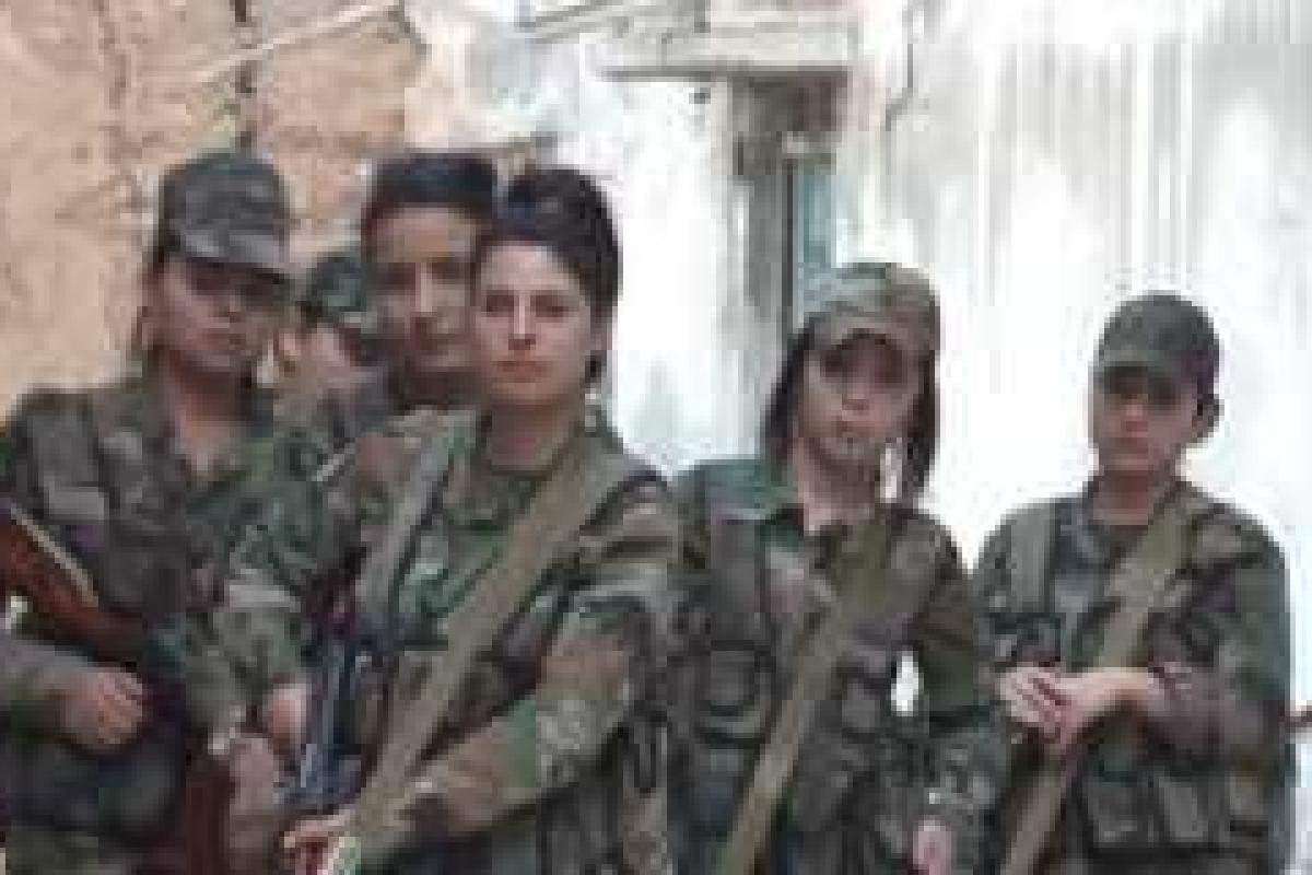 Российское ТВ показало ролик, в котором запечатлены сирийские девушки, воюющие с ИГИЛ Российское ТВ показало ролик, в котором запечатлены сирийские девушки, воюющие с ИГИЛ