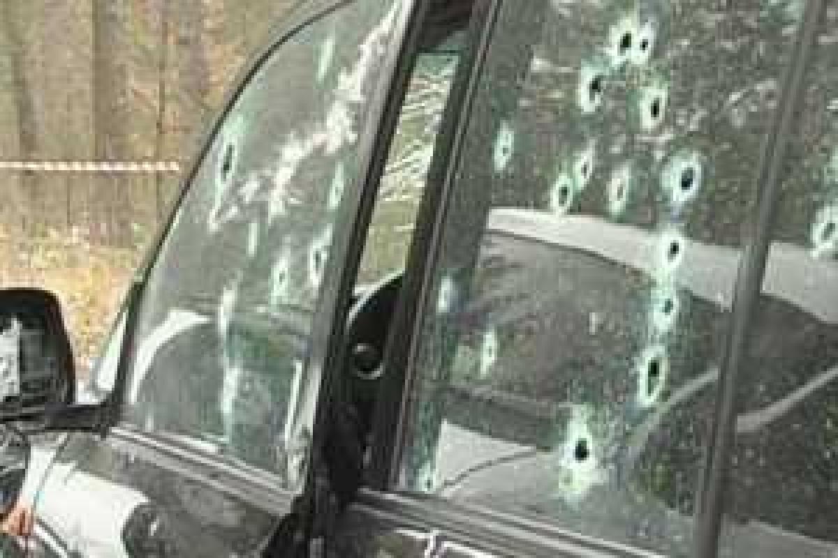 Наблюдатели ОБСЕ зафиксировали перевозку боевиками "ДНР" свежеобстрелянного автомобиля