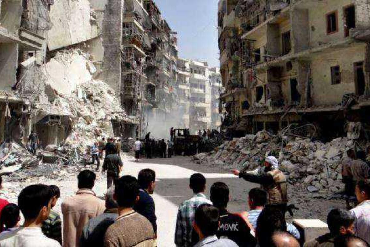 Безжалостные авиаудары ВВС РФ заставляют бежать из родных краев тысячи сирийцев