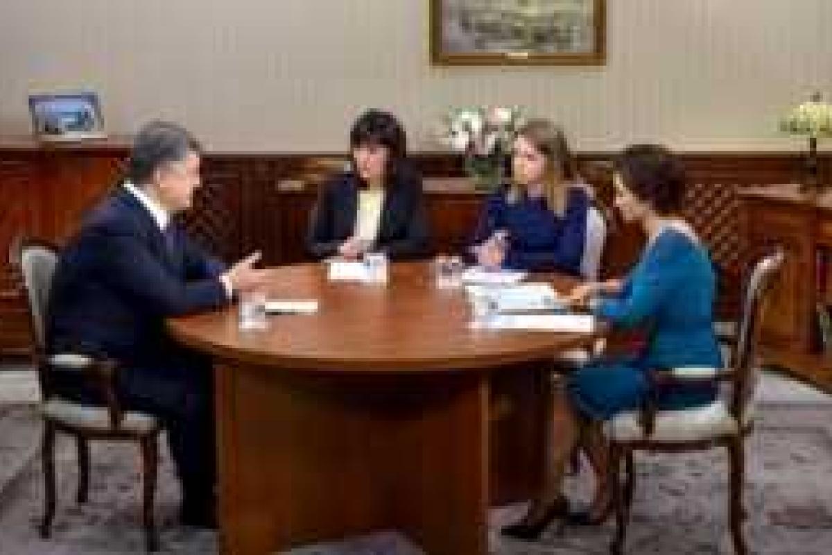 Видеоинтервью президента Украины Петра Порошенко украинским телеканалам Видеоинтервью президента Украины Петра Порошенко украинским телеканалам