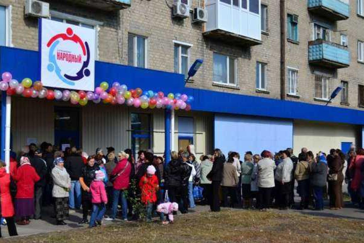 Жители Луганска сообщают, что в городе закрыли все магазины, "отжатые" сбежавшим Плотницким Жители Луганска сообщают, что в городе закрыли все магазины, "отжатые" сбежавшим Плотницким