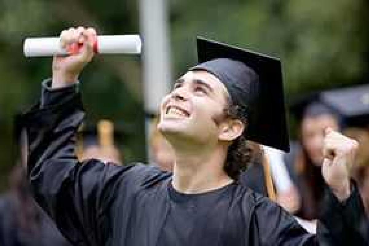 Кабмин повысил размер стипендий студентам и учащимся