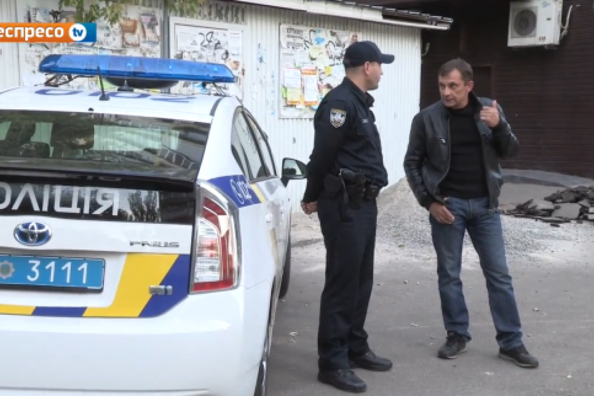 Столичным полицейским приходится не только ловить преступников, но и приезжать на семейные "разборки"  Столичным полицейским приходится не только ловить преступников, но и приезжать на семейные "разборки"