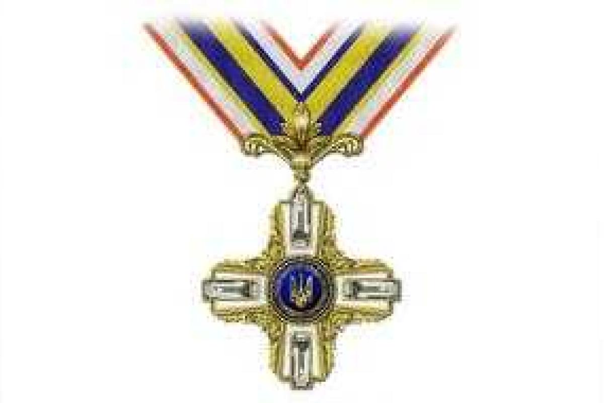 Волонтеры отказались от государственных наград из-за "слива Мариуполя и Донецкой области" Волонтеры отказались от государственных наград из-за "слива Мариуполя и Донецкой области"