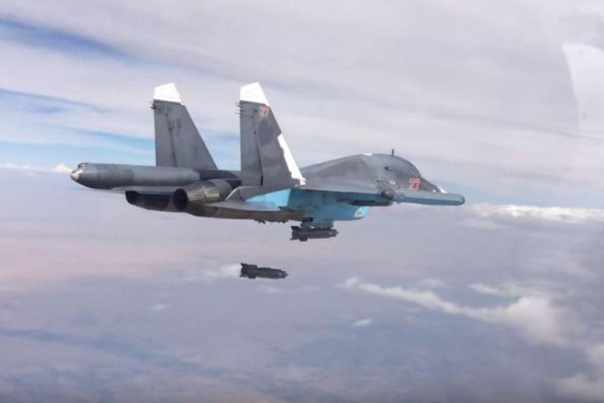 Российские войска продолжают наносить авиаудары по сирийским городам. Видео Российские войска продолжают наносить авиаудары по сирийским городам. Видео