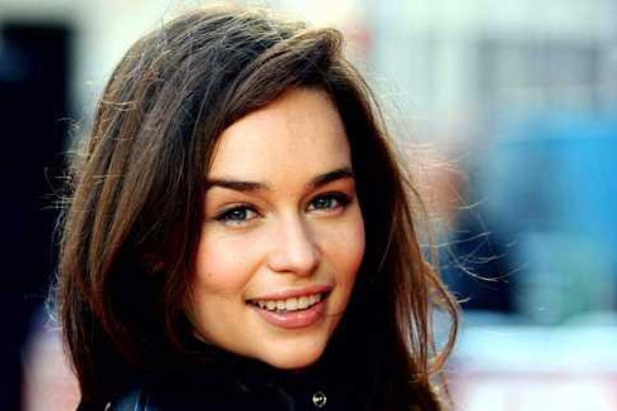 Звезда сериала "Игры престолов" признана самой сексуальной женщиной года по версии журнала Esquire