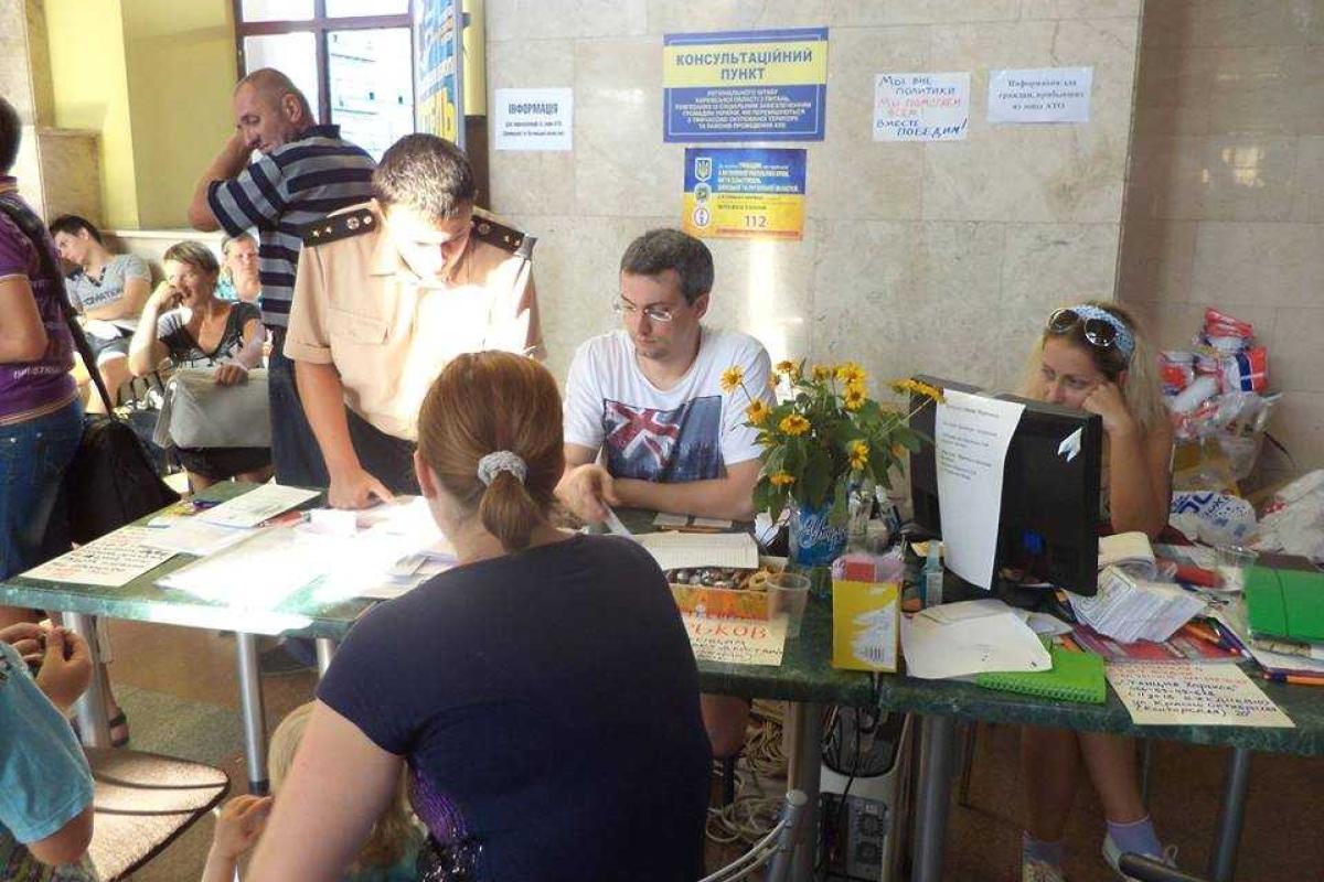 Пункт помощи переселенцам на ж/д вокзале Харькова приостанавливает работу Пункт помощи переселенцам на ж/д вокзале Харькова приостанавливает работу