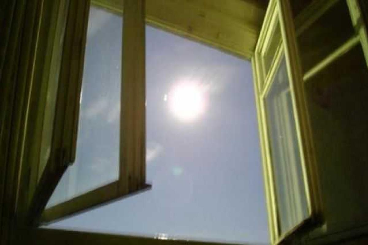 В Киеве пенсионерка выжила, сиганув из окна девятого этажа В Киеве пенсионерка выжила, сиганув из окна девятого этажа