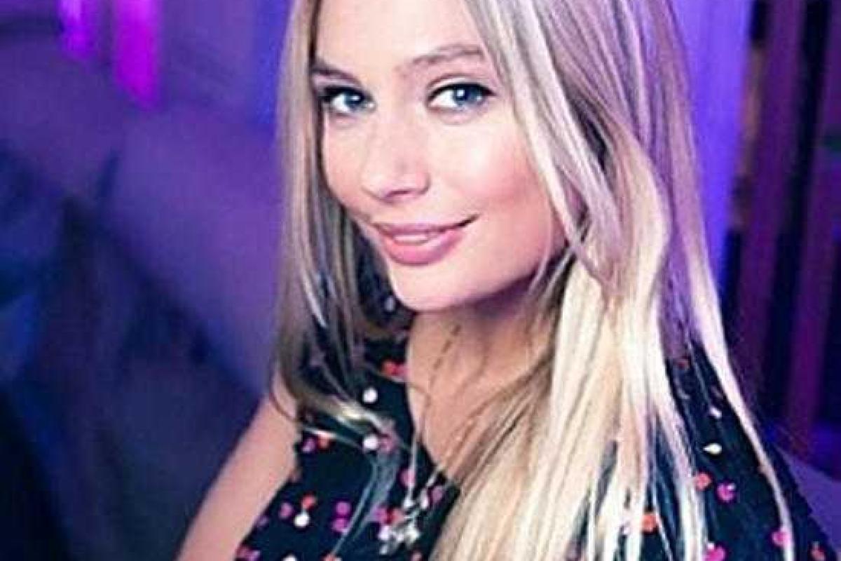 Актриса Наталья Рудова нежится на пляже в жарких странах и дарит поклонникам фото с отдыха