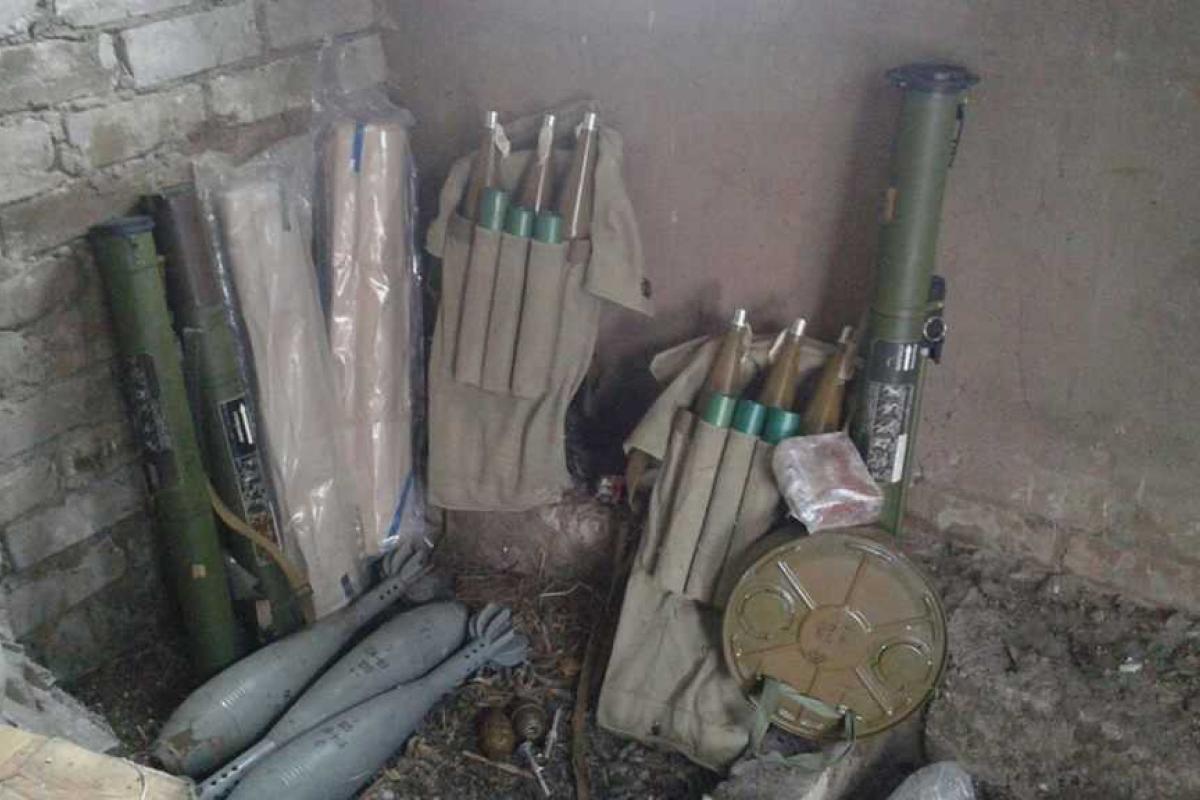 В Счастье возле насосной станции обнаружен схрон с боеприпасами