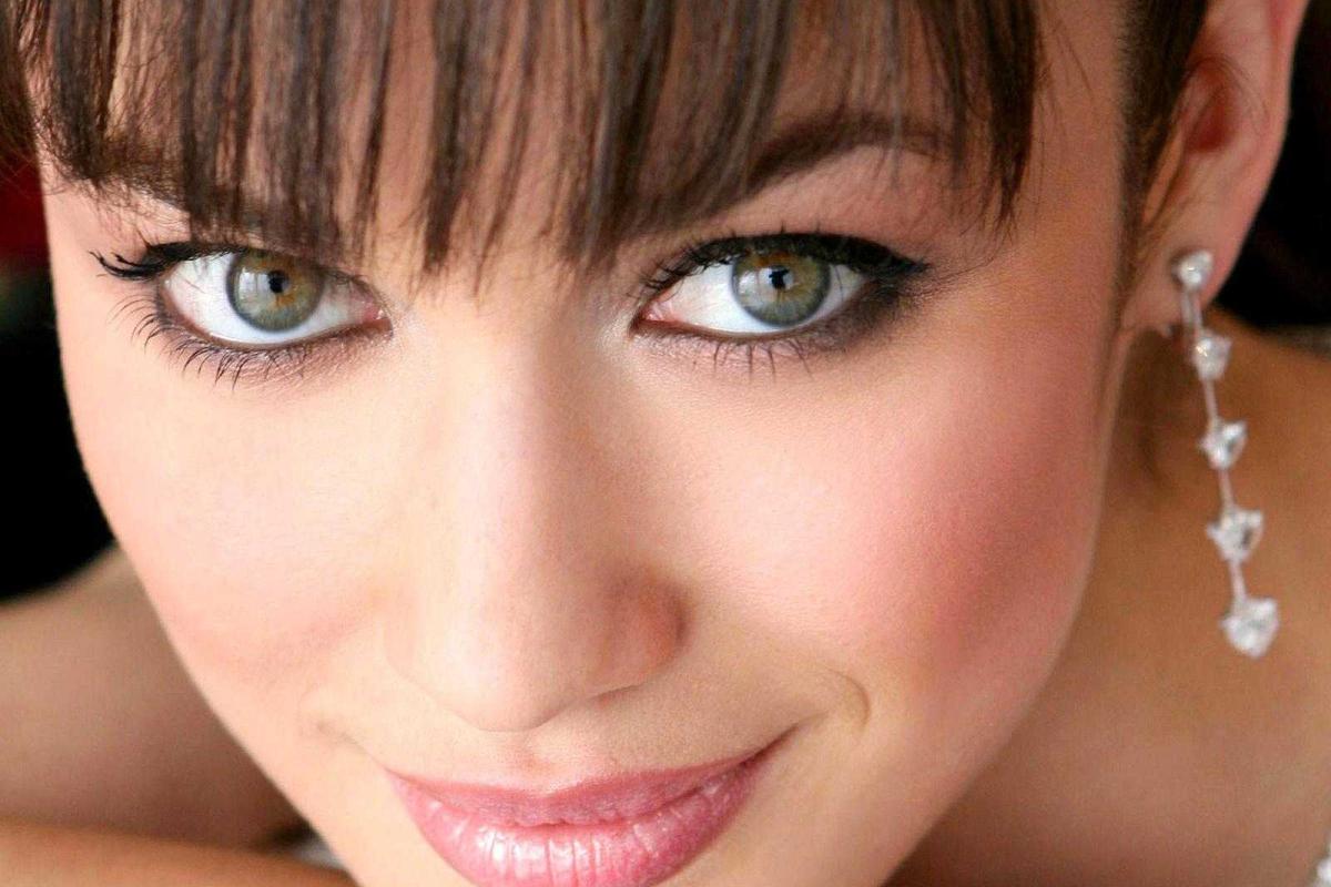 Актриса Ольга Куриленко сумела скрыть беременность и рождение первенца