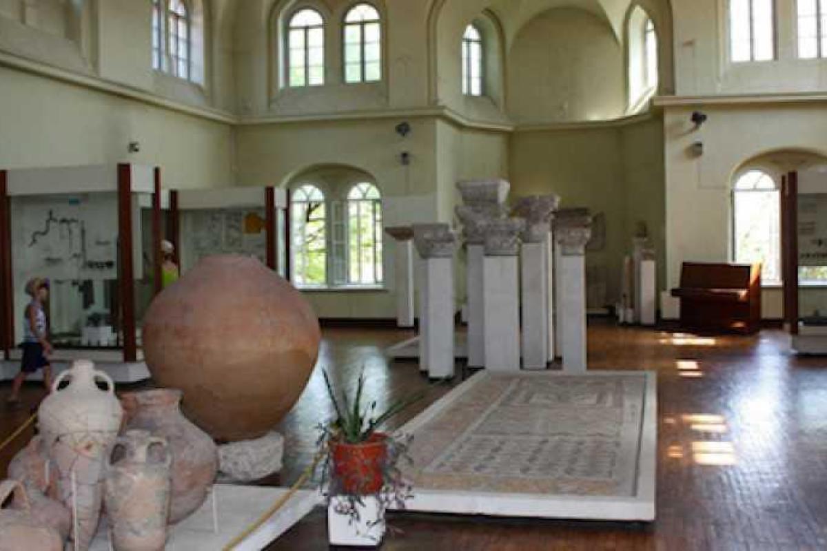 Сначала Россия вывезла заводы из Донбасса, теперь принялась за музеи оккупированного Крыма Сначала Россия вывезла заводы из Донбасса, теперь принялась за музеи оккупированного Крыма