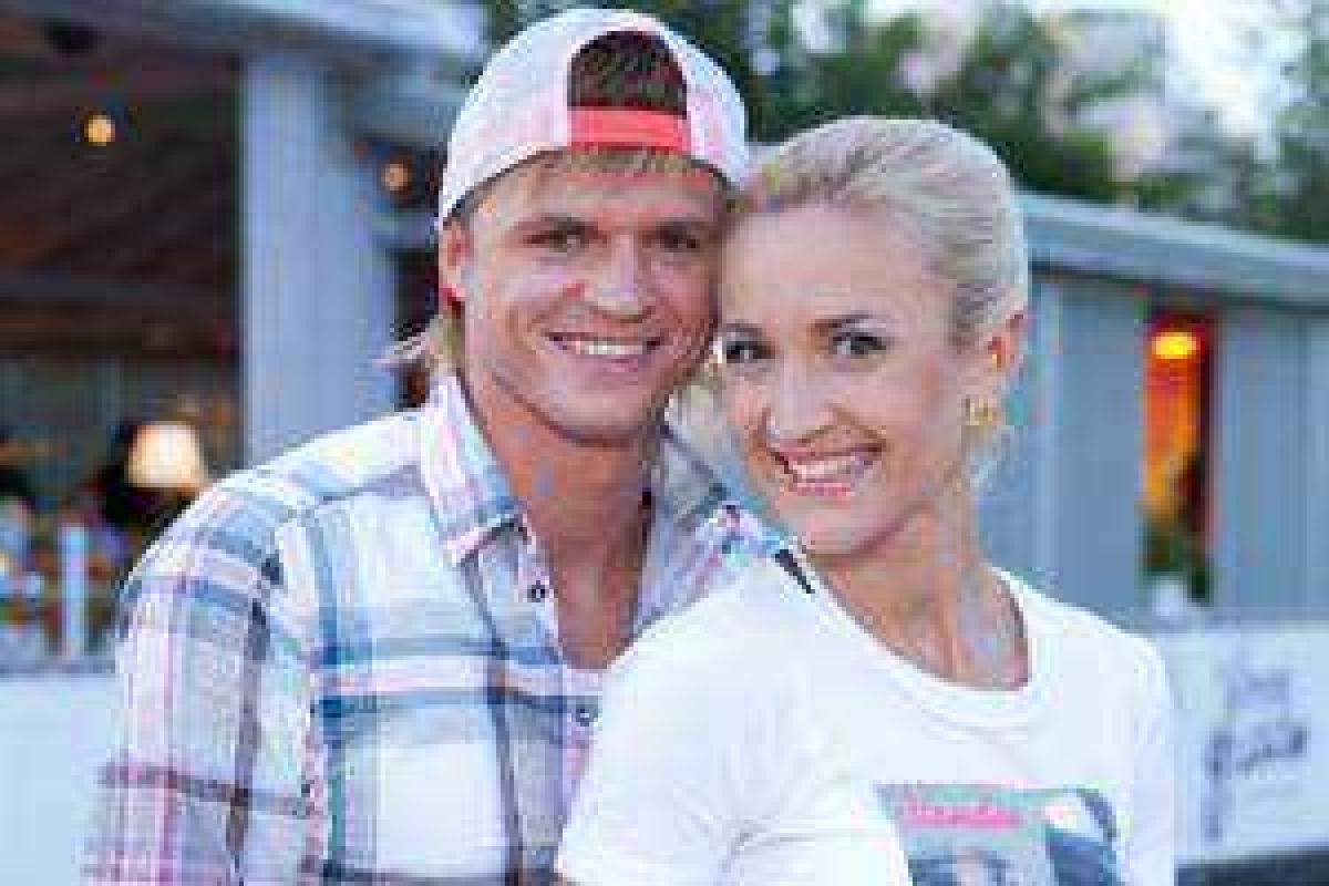 Муж Ольги Бузовой обожает футбол, жена - на втором месте