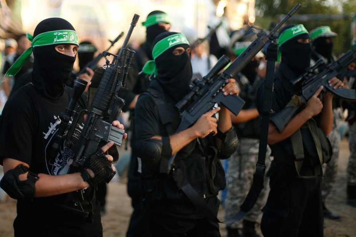 Боевики ИГИЛ совершили казнь 12 детей за попытку побега из тренировочного лагеря Боевики ИГИЛ совершили казнь 12 детей за попытку побега из тренировочного лагеря