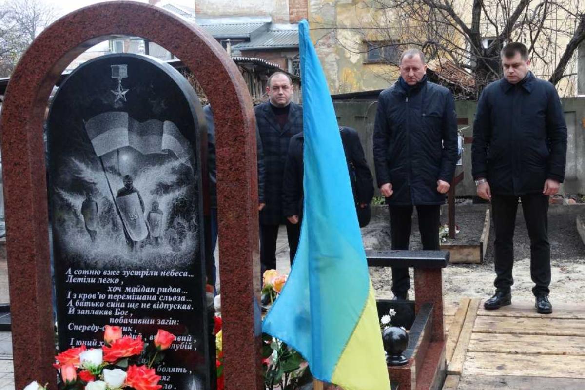 В Сумах проводят мероприятия по чествованию героев Революции Достоинства В Сумах проводят мероприятия по чествованию героев Революции Достоинства
