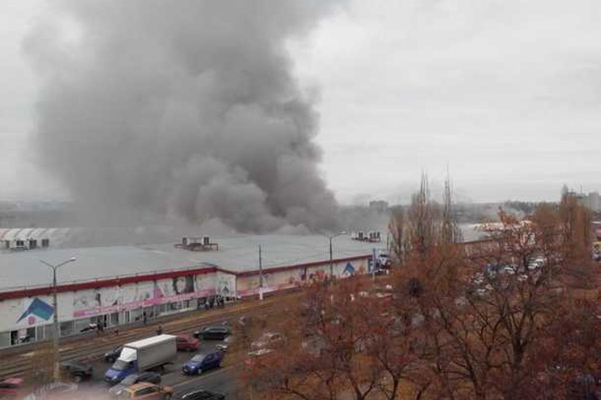 Харьков в дыму: горит рынок Барабашово Харьков в дыму: горит рынок Барабашово